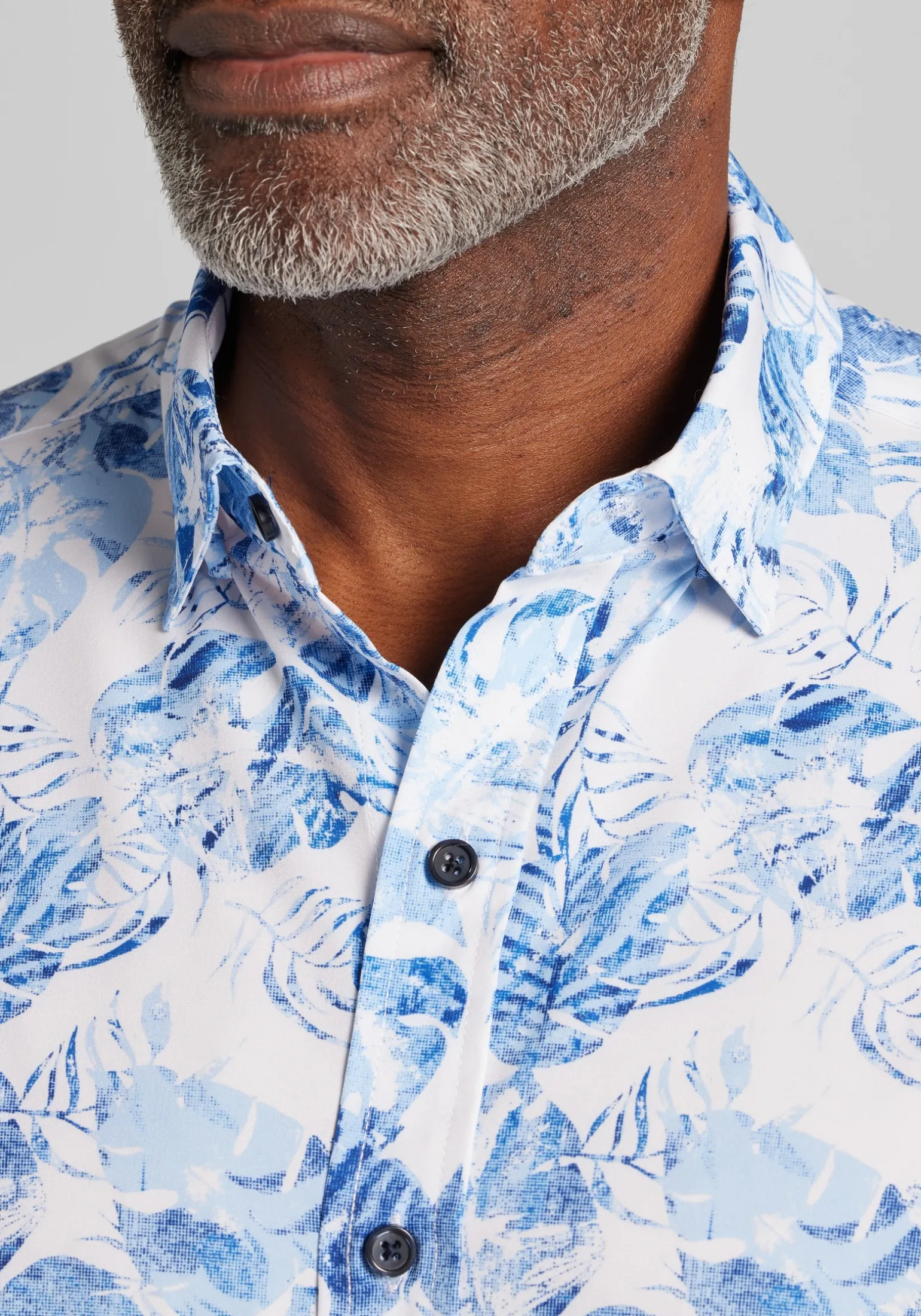 Traveler® COOLMOTION Tailored Fit Faded Palm Leaf 4-Way Stretch Short Sleeve Button Up Shirt