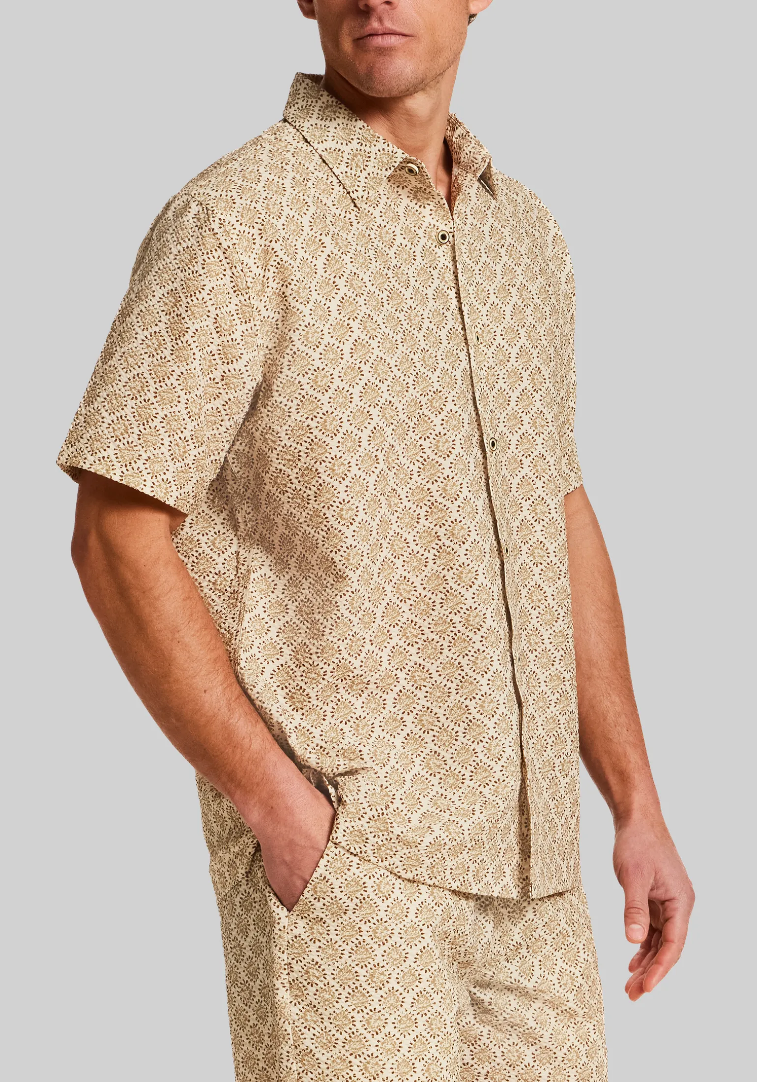 Vintage & Black Traditional Fit Medallion Seersucker Short Sleeve Shirt