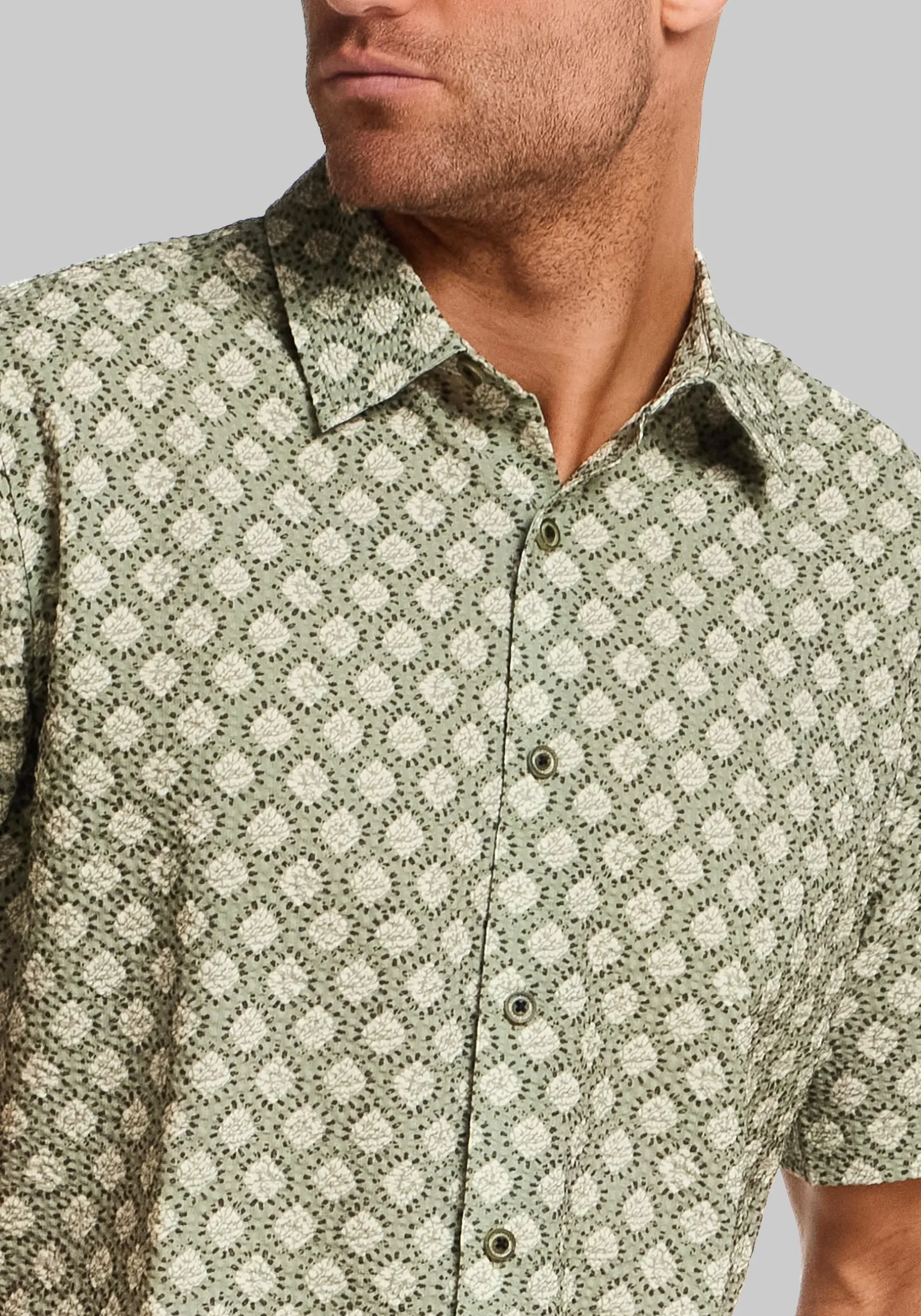 Vintage & Black Traditional Fit Medallion Seersucker Short Sleeve Shirt