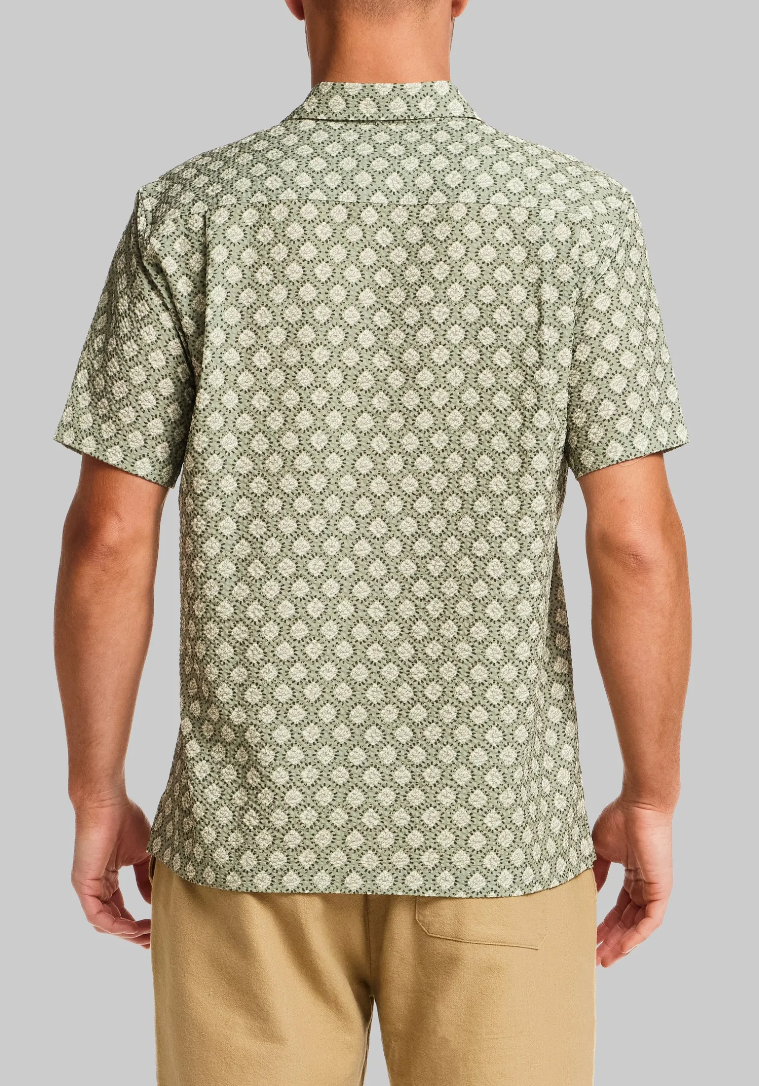 Vintage & Black Traditional Fit Medallion Seersucker Short Sleeve Shirt