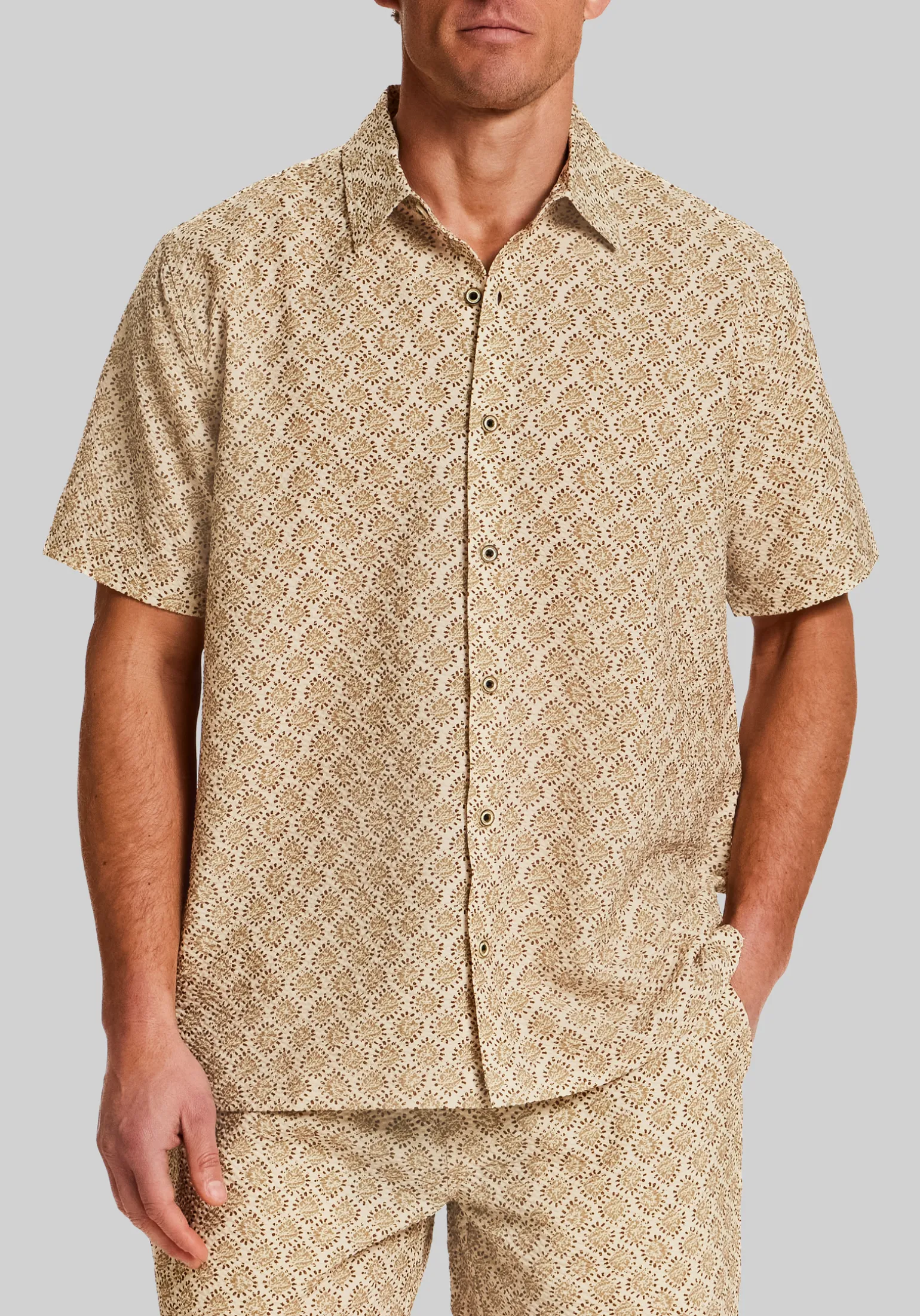 Vintage & Black Traditional Fit Medallion Seersucker Short Sleeve Shirt