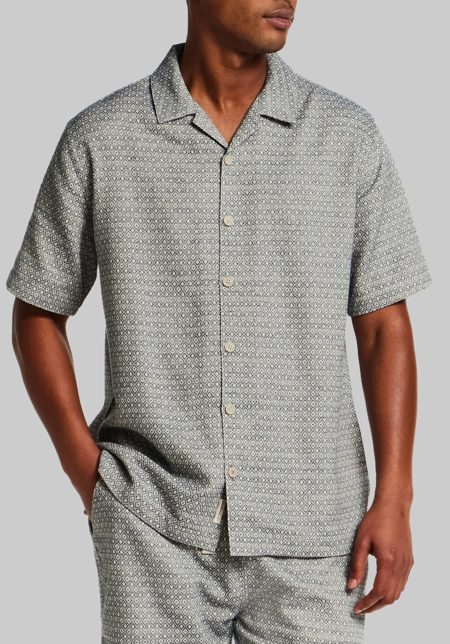 Weatherproof Vintage Traditional Fit Jacquard Coatfront Knit Button Up Shirt