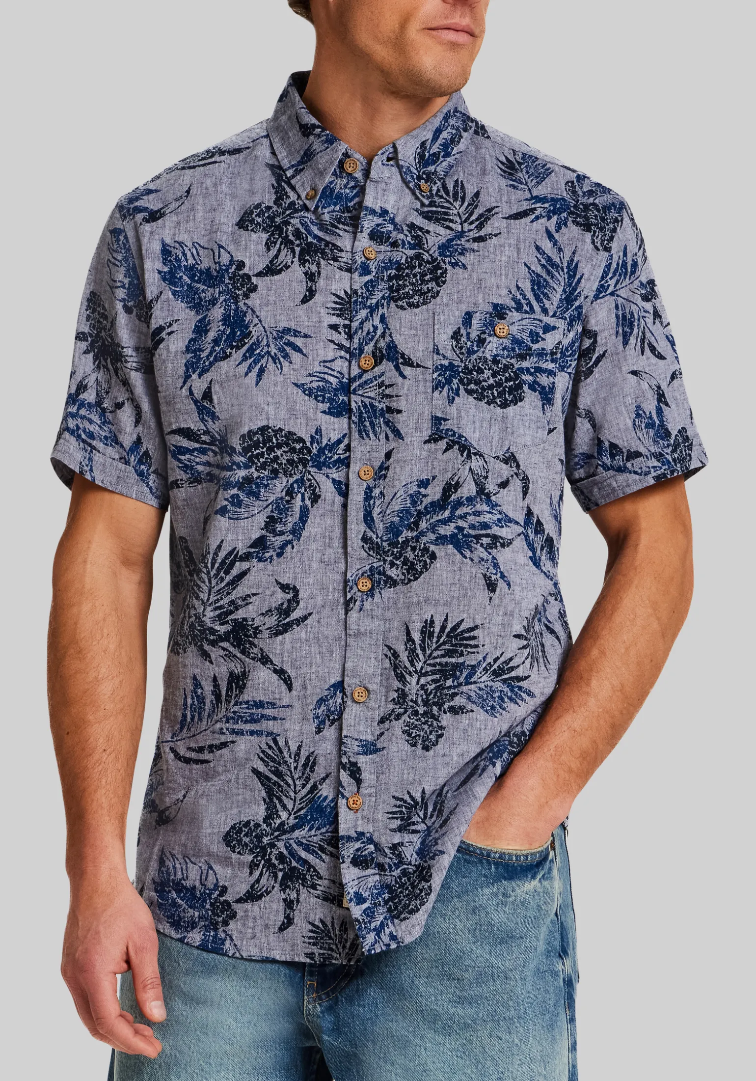 Weatherproof Vintage Traditional Fit Tropical Button Up Hawaiian Shirt