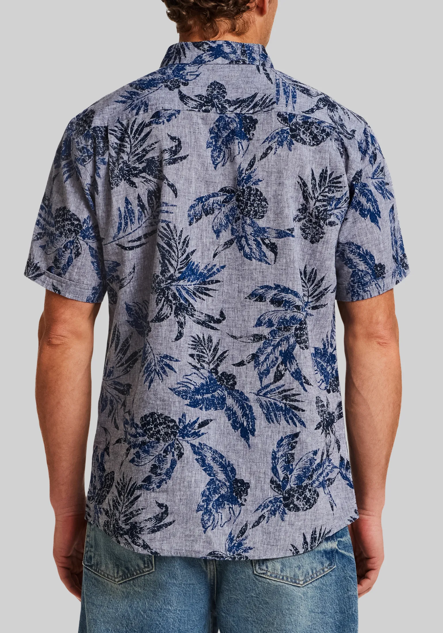 Weatherproof Vintage Traditional Fit Tropical Button Up Hawaiian Shirt